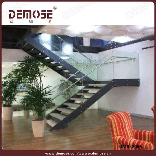 2 辦公室U型樓梯