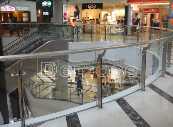 不銹鋼玻璃欄桿價格 不銹鋼玻璃欄桿價格