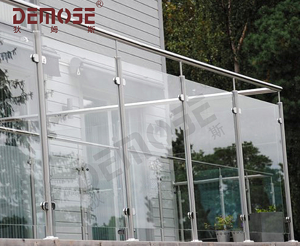 陽(yáng)臺(tái)護(hù)欄哪種材料好用？