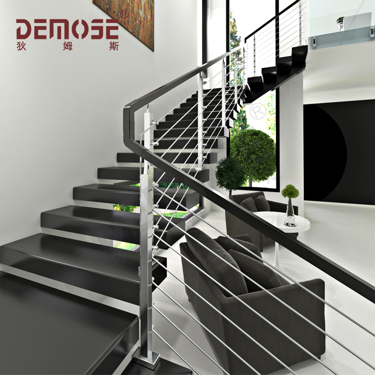 樓梯是時(shí)光的刻度，護(hù)欄是無聲的守護(hù)