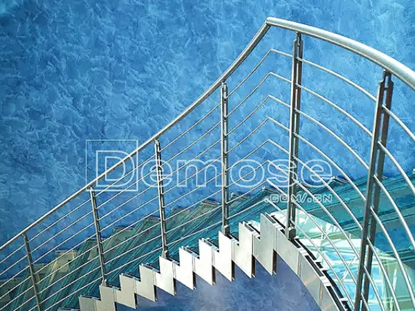 城市空間的金屬守護者：不銹鋼護欄的安心哲學