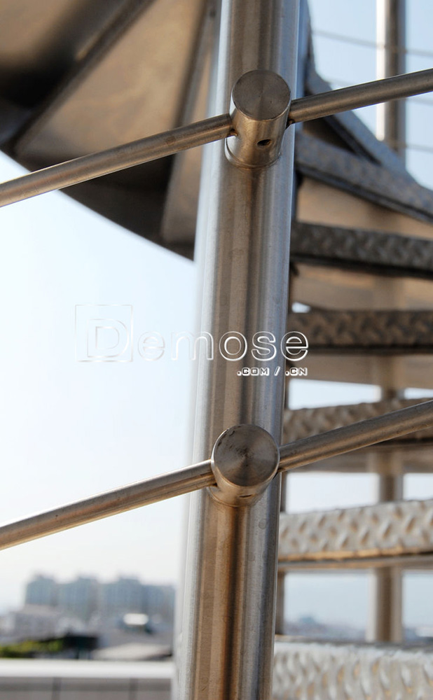 螺旋樓梯設計指南:尺寸計算與安全美學平衡